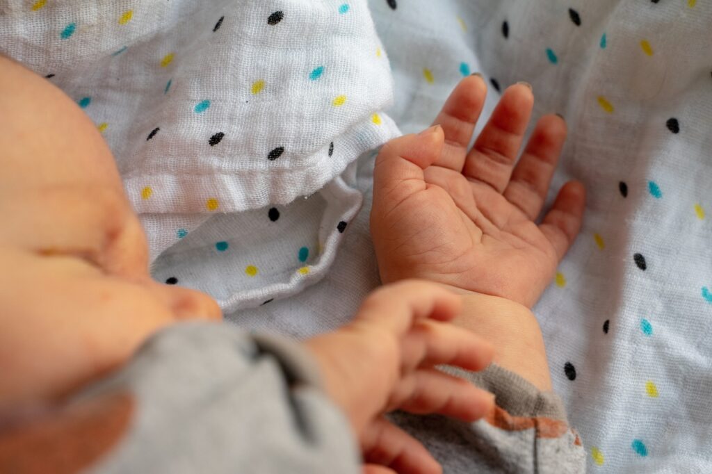 baby hand, infant, finger-4107327.jpg